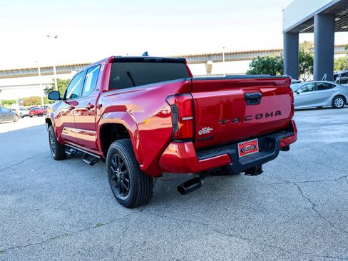 Certified 2026 Toyota Tacoma SR5 AWD/4WD image 10