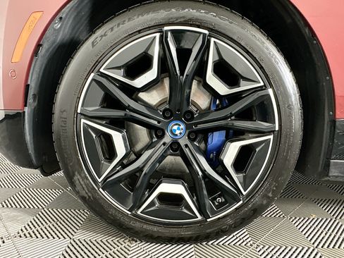 Used 2023 BMW iX xDrive50 w/ Ultimate Package 2 AWD/4WD image 34