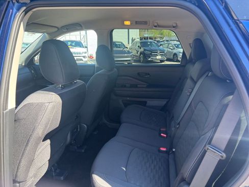 Used 2025 Nissan Pathfinder SV FWD image 25