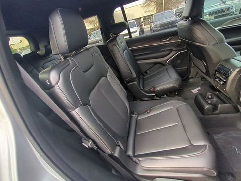 New 2026 Jeep Grand Cherokee L Limited w/ Luxury Tech Group II AWD/4WD image 38