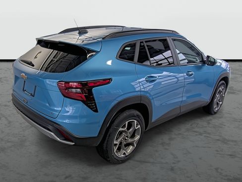 Used 2025 Chevrolet Trax LT w/ Driver Confidence Package image 14