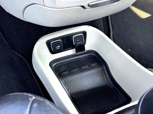 Used 2019 Chrysler Pacifica Touring-L image 25