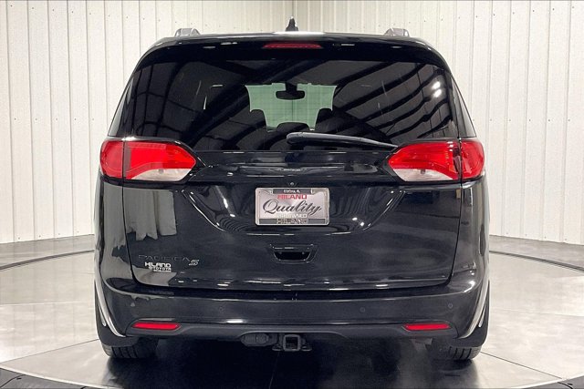 Used 2019 Chrysler Pacifica Touring-L Plus FWD image 4
