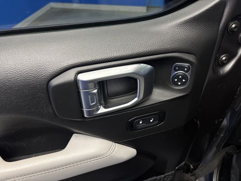 Used 2021 Jeep Wrangler Unlimited Sahara AWD/4WD image 10