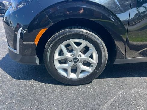 Used 2024 Kia Soul LX w/ Option Group 015 FWD image 5