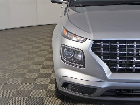Used 2024 Hyundai Venue SEL image 11