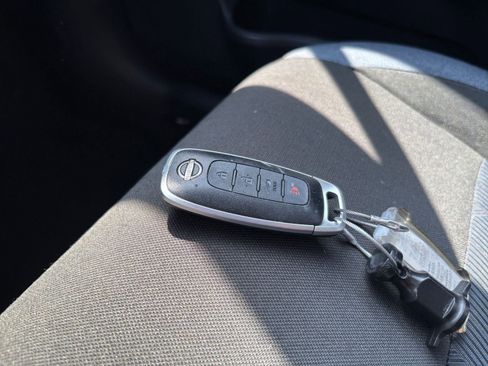 Used 2025 Nissan Versa SV FWD image 21