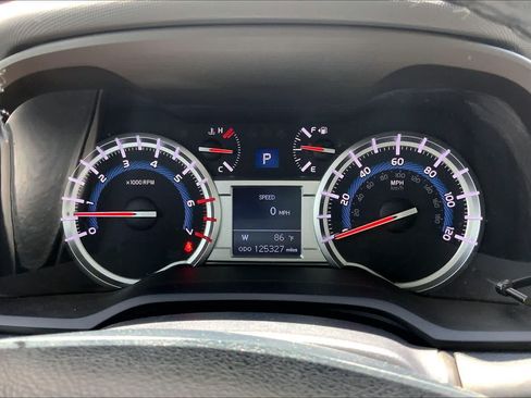 Used 2014 Toyota 4Runner SR5 RWD image 17