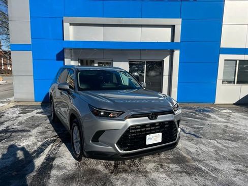 Used 2025 Toyota Grand Highlander AWD image 3