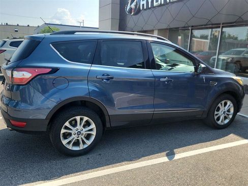 Used 2018 Ford Escape SE FWD image 4