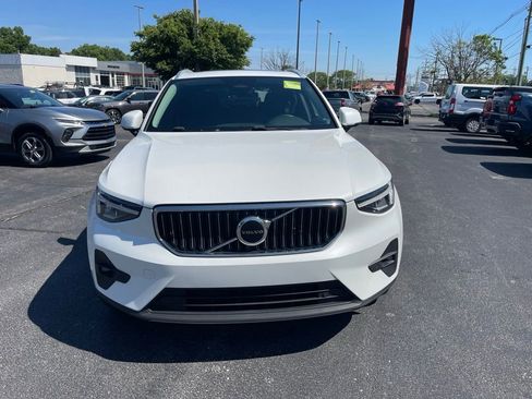 Used 2023 Volvo XC40 B5 Plus AWD/4WD image 2