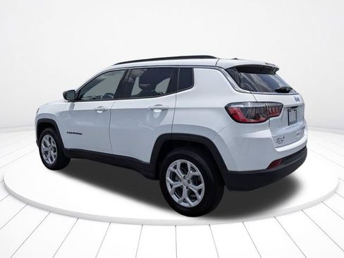 Used 2024 Jeep Compass Latitude AWD/4WD image 5