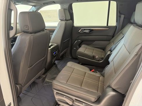 New 2026 Chevrolet Suburban High Country image 14