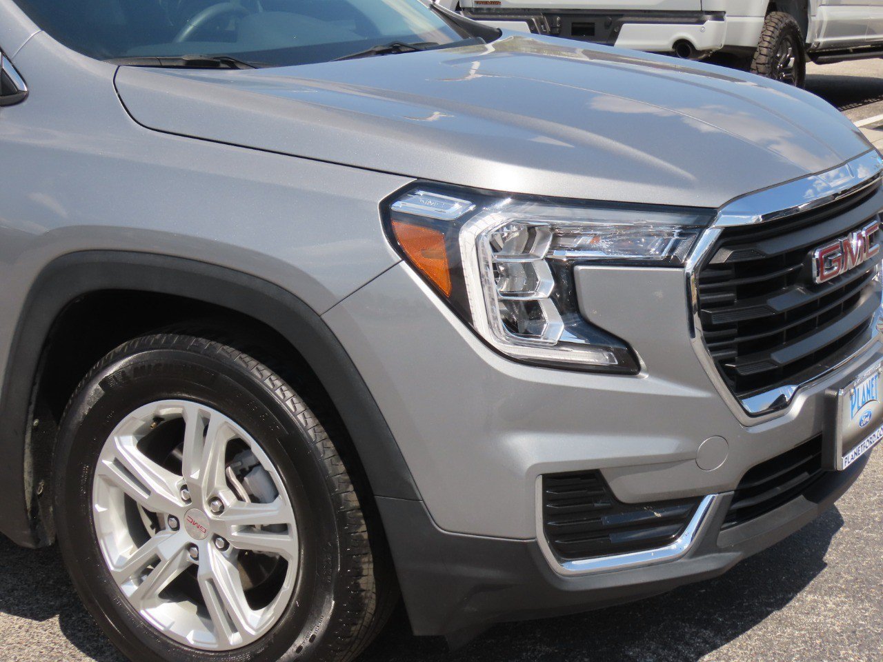 Used 2024 GMC Terrain SLE w/ Driver Convenience Package FWD image 6