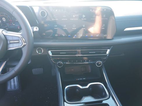 New 2027 Chevrolet Traverse LT FWD image 20
