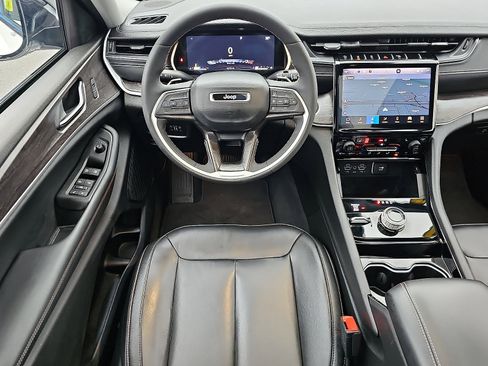 Used 2023 Jeep Grand Cherokee Limited image 12