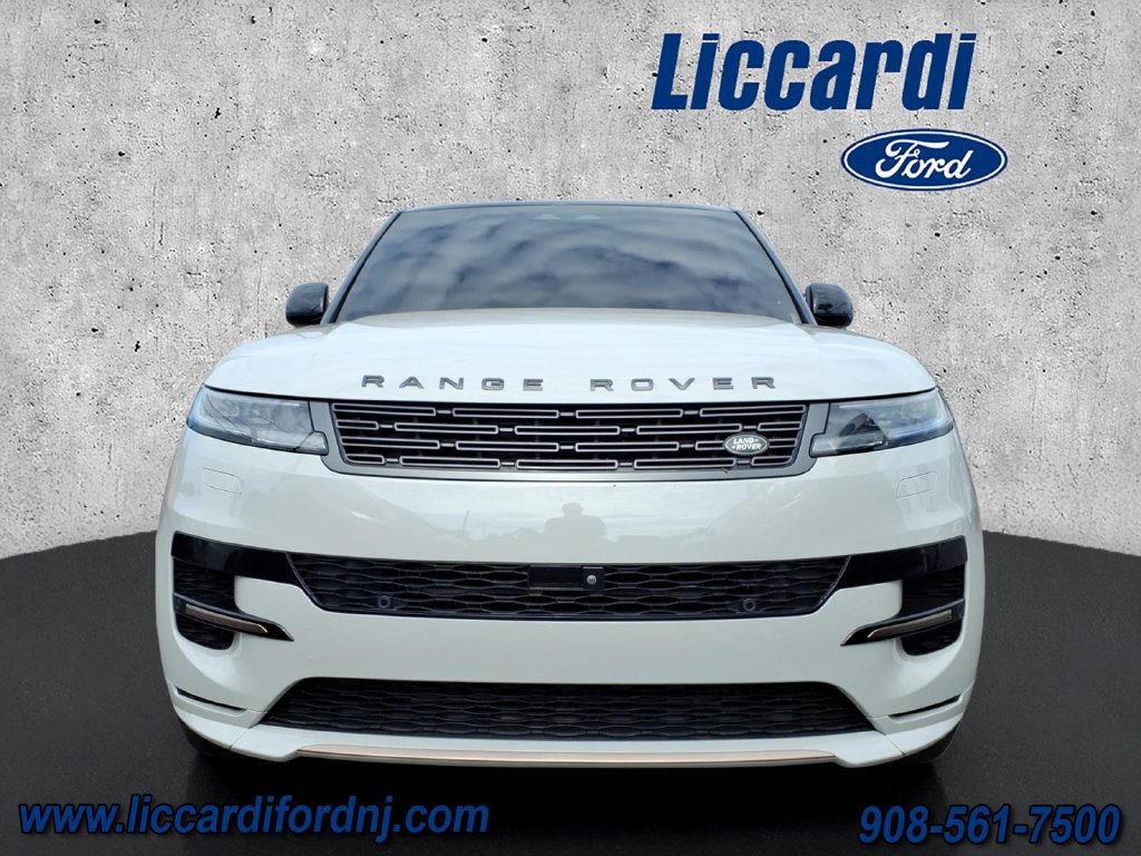 Used 2024 Land Rover Range Rover Sport Dynamic SE AWD/4WD image 2