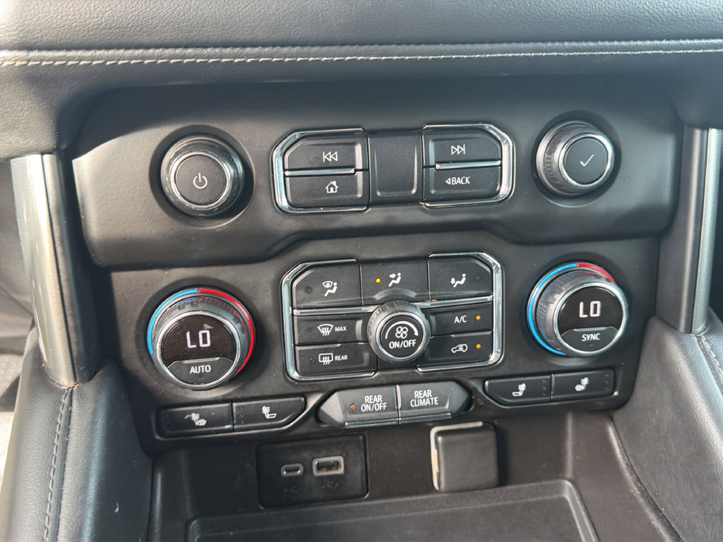 Used 2021 Chevrolet Tahoe Z71 w/ Luxury Package AWD/4WD image 29
