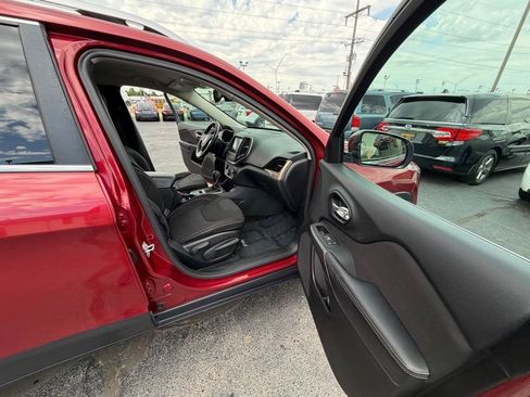 Used 2015 Jeep Cherokee Latitude w/ Comfort/Convenience Group FWD image 19