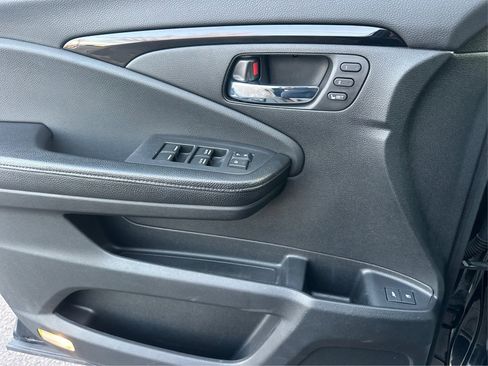 Used 2017 Honda Pilot Touring image 29