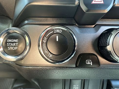 Used 2023 Toyota Tacoma TRD Off-Road AWD/4WD image 20