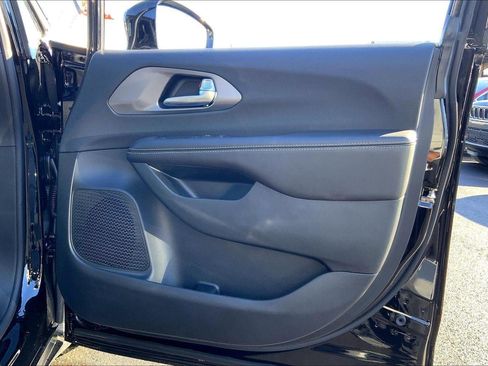 New 2026 Chrysler Voyager LX image 22