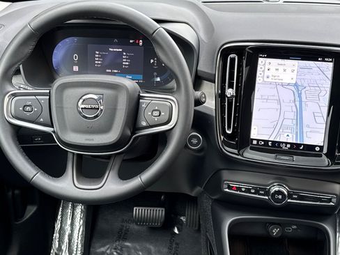 Used 2025 Volvo XC40 B5 Core w/ Protection Package Premier image 15