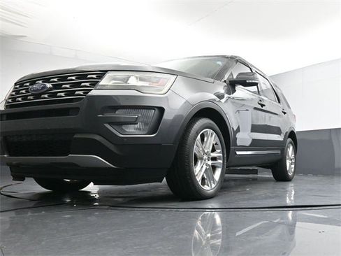 Used 2016 Ford Explorer XLT w/ Equipment Group 202A image 32