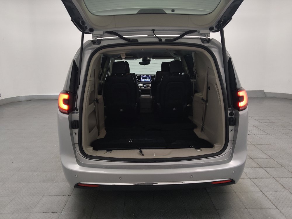 Used 2024 Chrysler Pacifica Touring-L FWD image 29