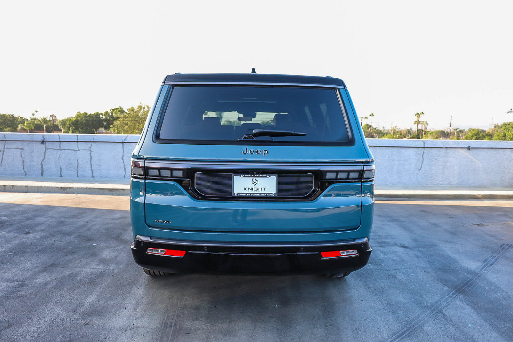 New 2026 Jeep Grand Wagoneer L Summit AWD/4WD image 8