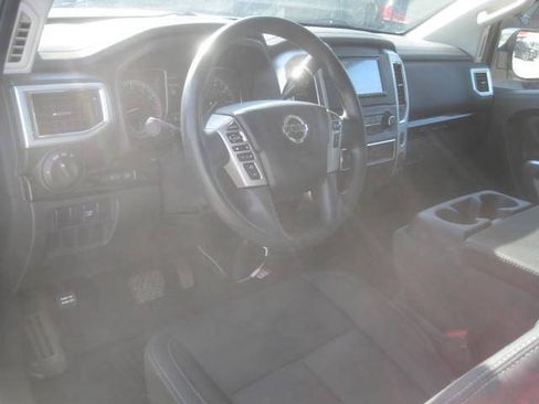 Used 2018 Nissan Titan SV AWD/4WD image 15