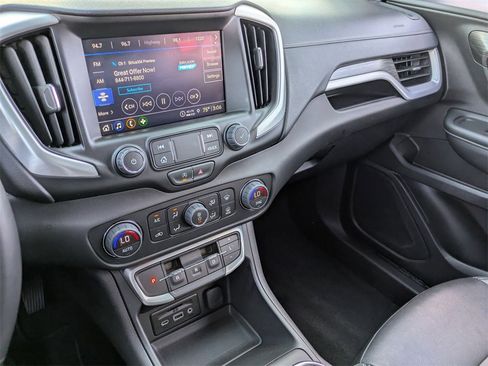 Used 2024 GMC Terrain SLT image 20
