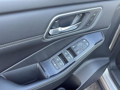 New 2026 Nissan Rogue Platinum image 14