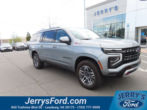 Used 2025 Chevrolet Suburban Z71 image 1