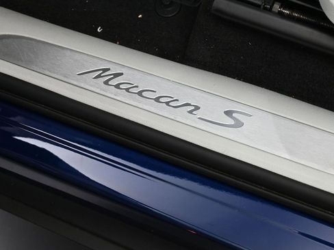 Certified 2022 Porsche Macan S AWD/4WD image 26