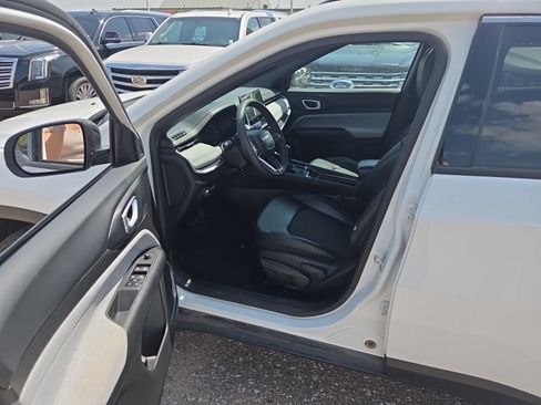 Used 2023 Jeep Compass Latitude AWD/4WD image 16