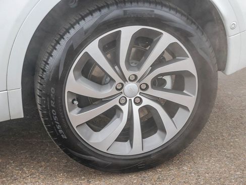 Used 2025 Land Rover Discovery Sport S image 10