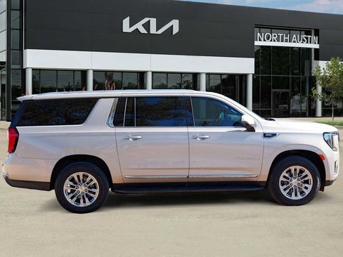 Used 2021 GMC Yukon XL SLT w/ SLT Luxury Plus Package image 7