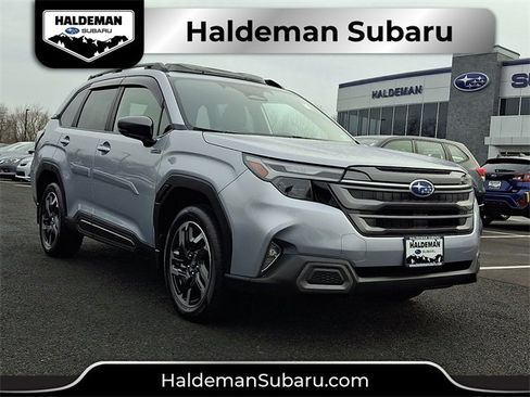 Used 2025 Subaru Forester Limited image 1