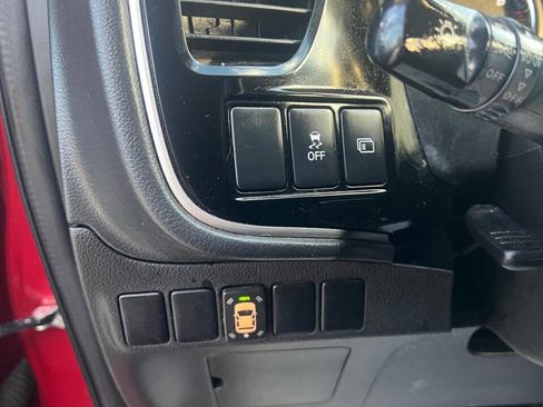 Used 2017 Mitsubishi Outlander SE image 9