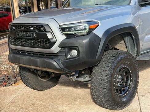Used 2019 Toyota Tacoma TRD Off-Road image 12