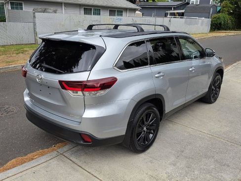 Used 2019 Toyota Highlander SE AWD/4WD image 5