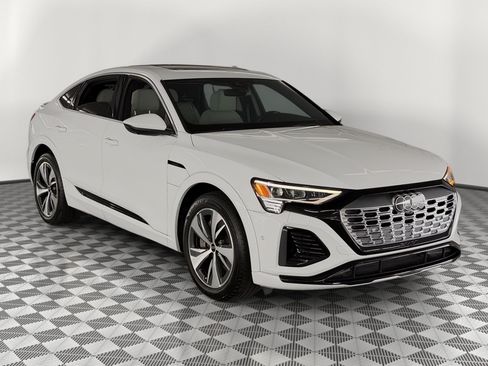 Used 2024 Audi Q8 e-tron Premium AWD/4WD image 7
