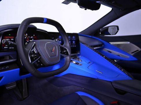 Used 2023 Chevrolet Corvette Stingray Premium Conv w/ Z51 Performance Package RWD image 17