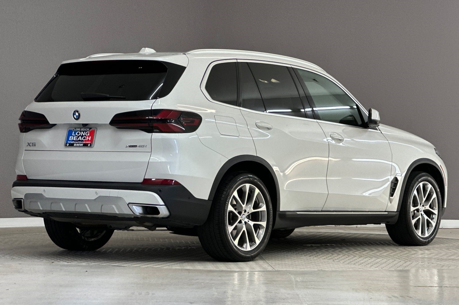 Used 2025 BMW X5 xDrive40i w/ Parking Assistance Package AWD/4WD image 9