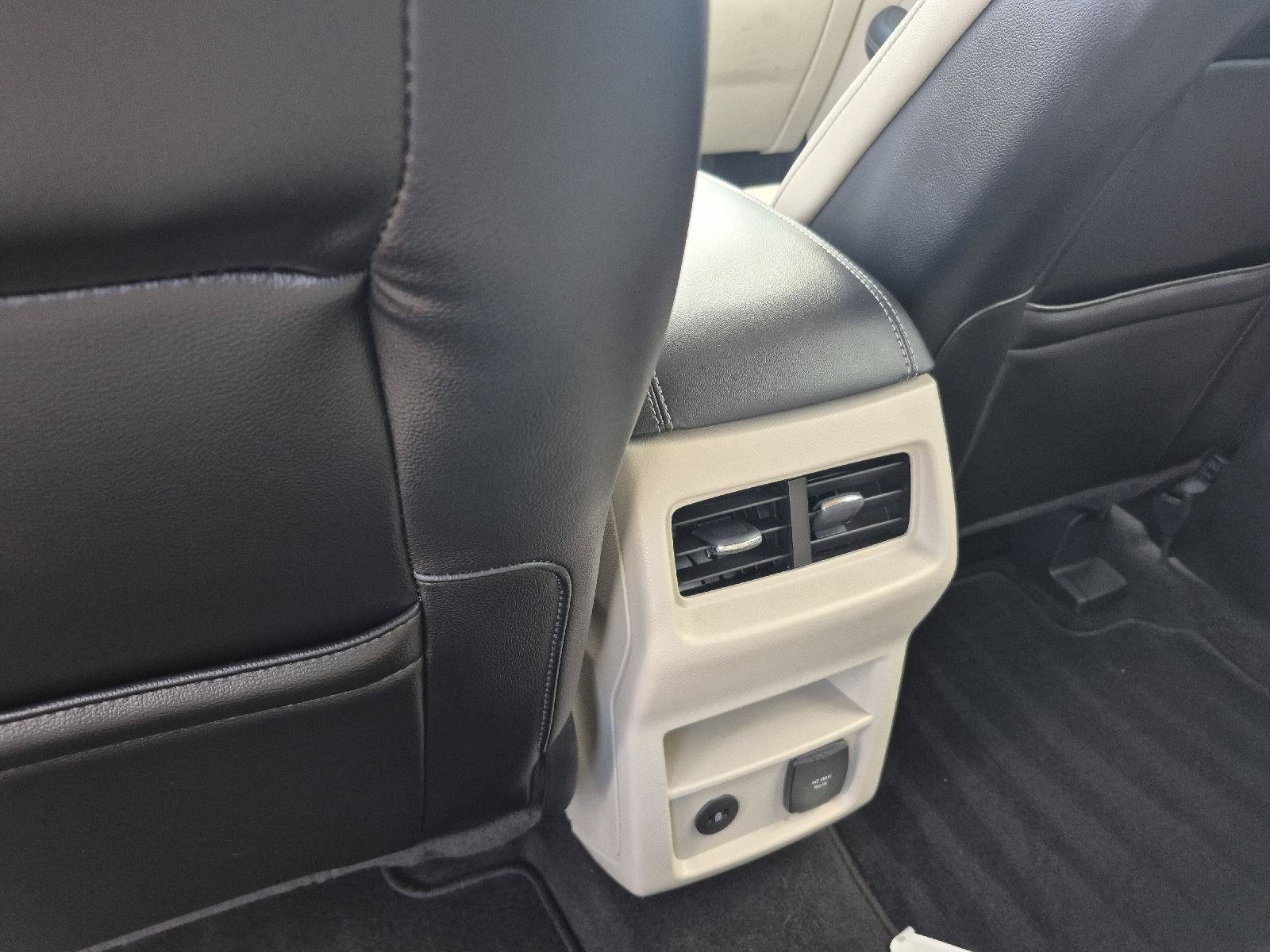 Used 2024 Ford Edge Titanium AWD/4WD image 12