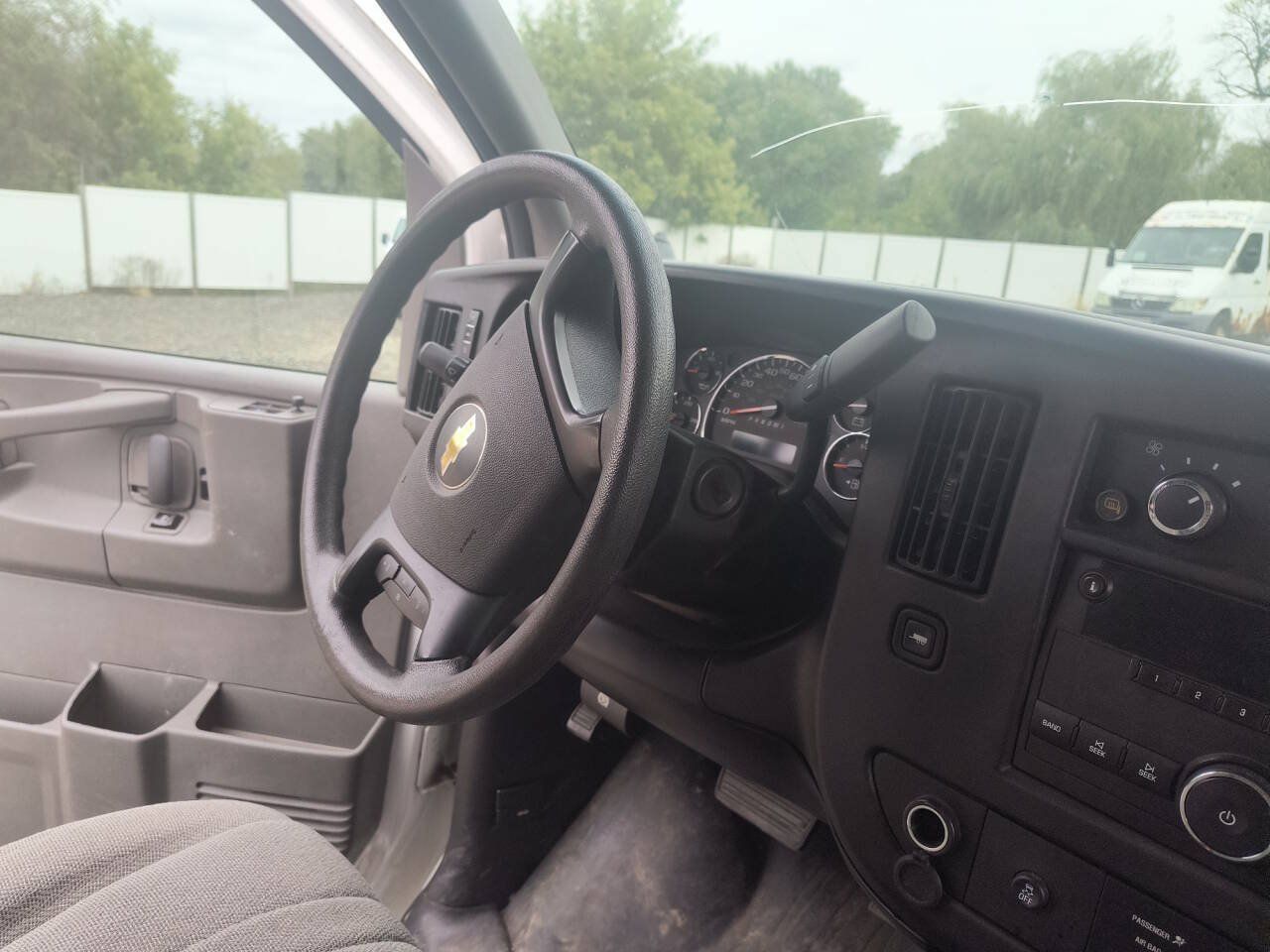 Used 2014 Chevrolet Express 2500 RWD image 33