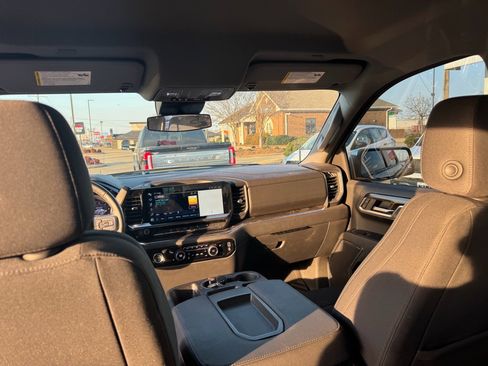 Used 2024 Chevrolet Silverado 1500 LT image 14