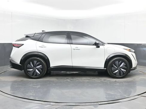Used 2023 Nissan Ariya AWD image 11