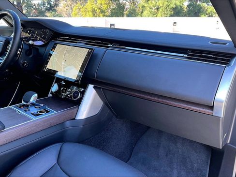 Used 2023 Land Rover Range Rover SE image 17